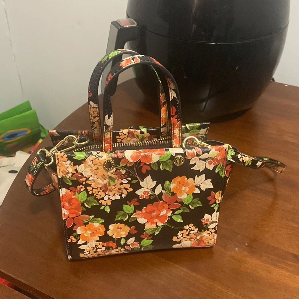 Steve Madden small black and floral crossbody - Picture 2 of 5